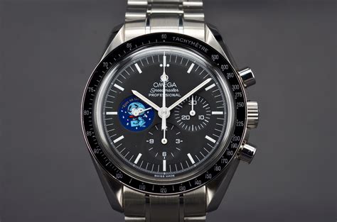 omega speedmaster snoopy 2003